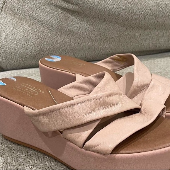 Wanda’s - Picture 2 of 2